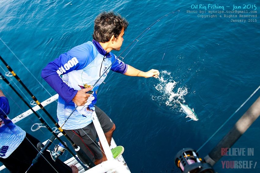 ท้ายเรือ Jigging กันอย่างสนุกสนานกันเลยน่ะ  :laughing: