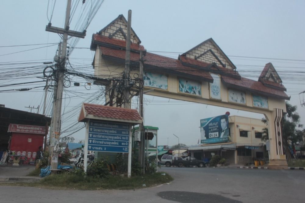 เราสองคนขอแวะกินข้าวที อ.อุบลรัตน์ครับเขาว่ามีต้มเลือดหมุรสเด็ดครับหิวกันสะด้วยไม่ได้กินอะไรเลยทั้งค