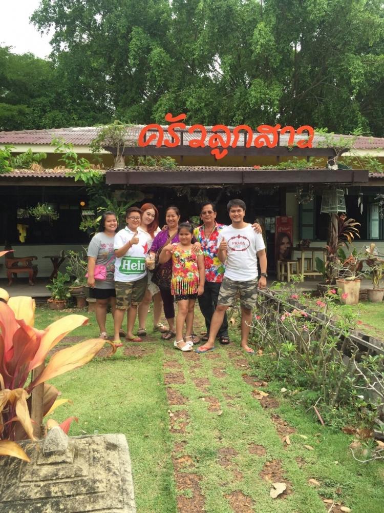 เช็คอินฝากท้องมื้อเช้า+กลางวันที่ร้านนี้ครับ
ร้านนี้แวะเข้าไปทานได้เลยนะครับ
แกงเขียวหวาน+โรตี
ลว