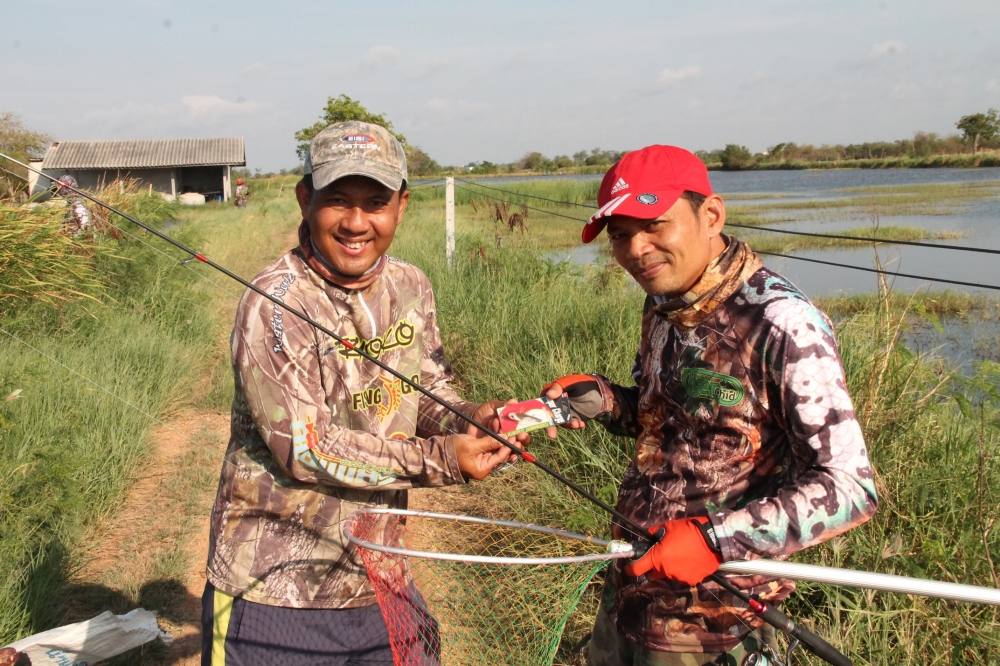 พี่ดอน จั่วก่อนเลยครับ รางวัลปลาตัวแรก  :smile: