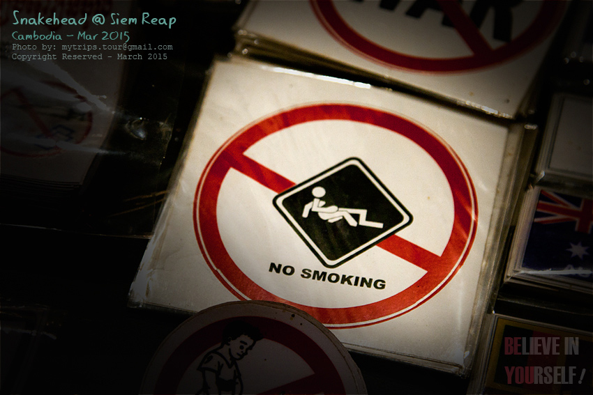 ร้านนี้ ห้ามสูบบุรี่น่ะครับ :grin: [i][Subtitle: smoking in this shop is prohibited.][/i] 