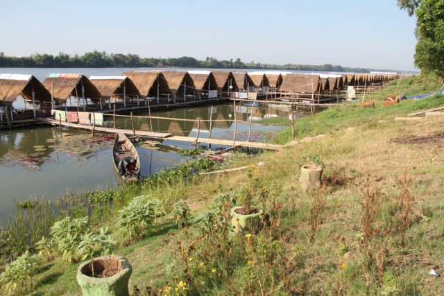  [center]ที่นี่มีแพเยอะแยะครับ เลือกเอาต