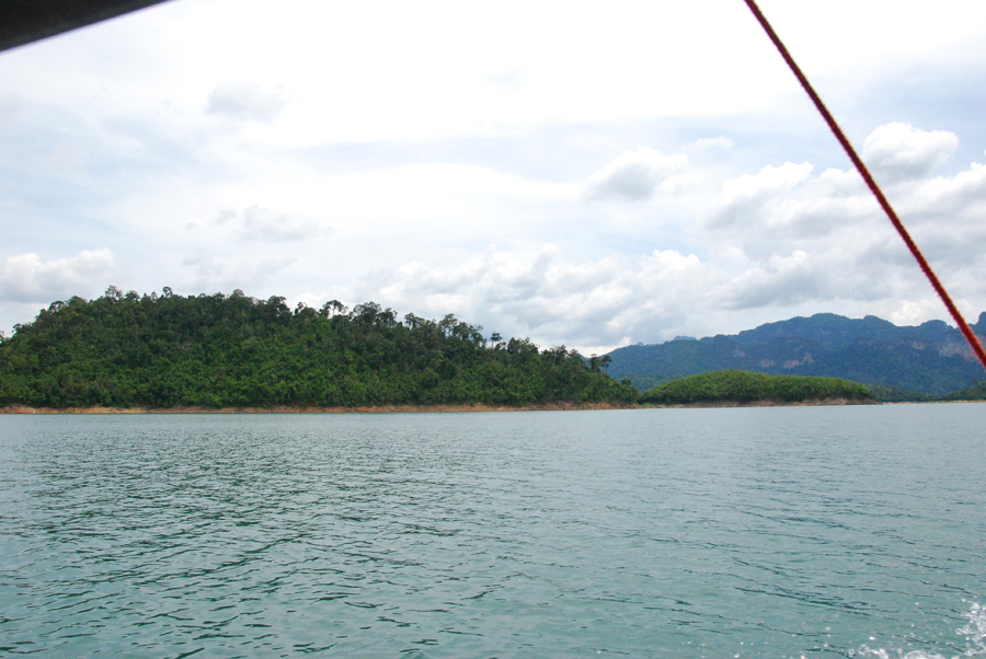 เสียงเรือใหญ่ ดังกระหึ่ม เทอร์โบดังแทรกออกมา  มันช่างเร้าใจกันหรือเกิน 
บรรยากาศสวย.. 