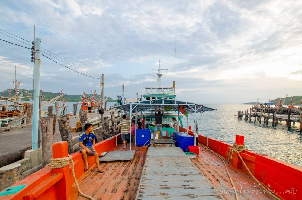  [b]สำรวจหน้าเรือก่อนเลย หน้าเรือจุดนี้สามารถนำเน็ตมาขึงไว้เล่นตะกร้อได้สบายๆ[/b]