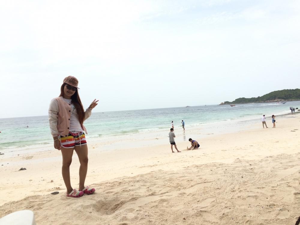 เสร็จแล้วขับลงมาที่หาดตา-ยาย(ผมไปแทบทุกหาดเลยคับอย่าพึงเบื่อกันนะคับ) :laughing: