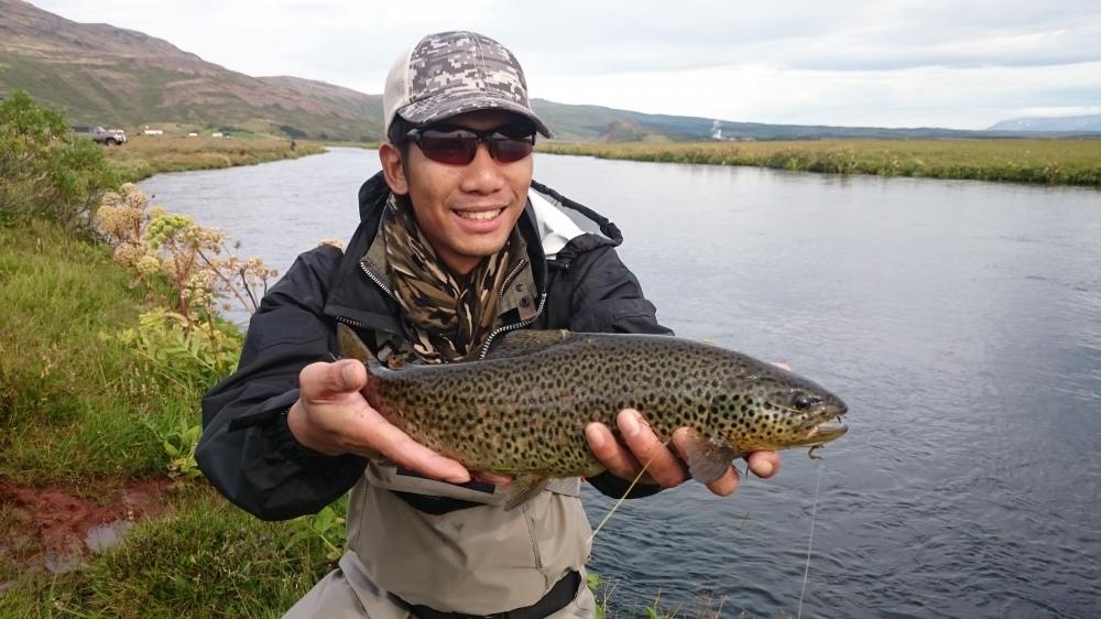 Brown trout
เอาน่ะ กู้หน้าได้หน่อยนึง ว่าอย่างน้อย ก็ไม่แห้วนะครัช