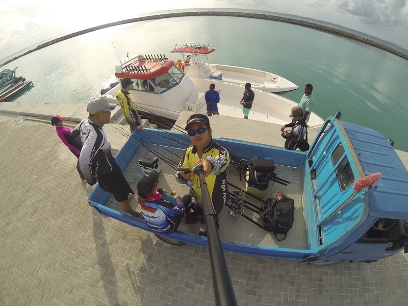 เรือที่พวกผมไปกัน คือ Seagal จอดอยู่ลำนอก 
ลำในเรือ GT fisher ใหญ่มาก

 :cool: :cool: