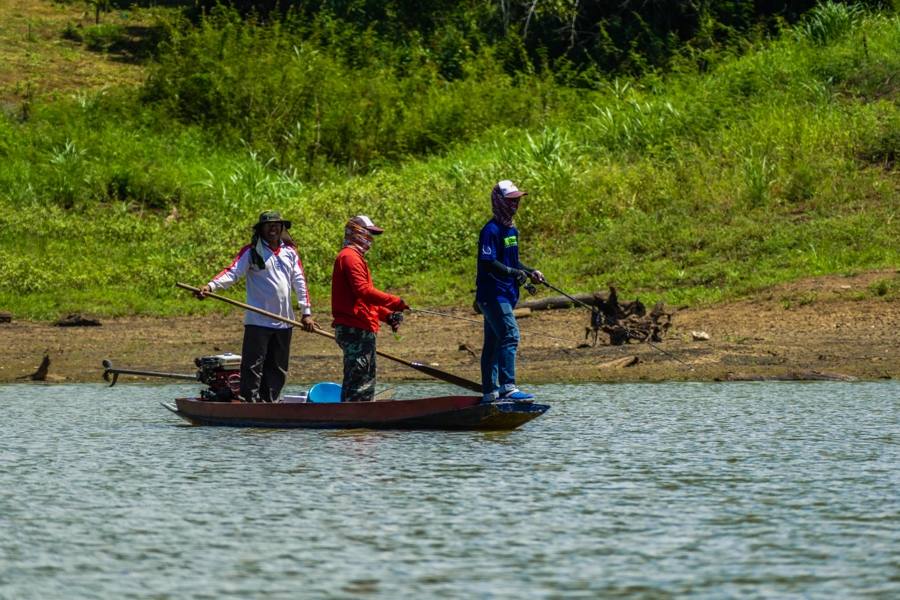  [center]เรือลำผมยังไม่มีปลาขึ้นจ๊ากกกตัว[/center]