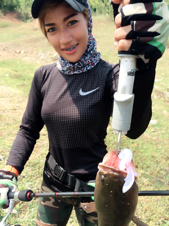  [b]หล่อไปเลย(หรือจะสวยดี?) 
Rod : Daiwa Laguna wt 8-17 Fast action
Lure :  Trigger x flappin craw