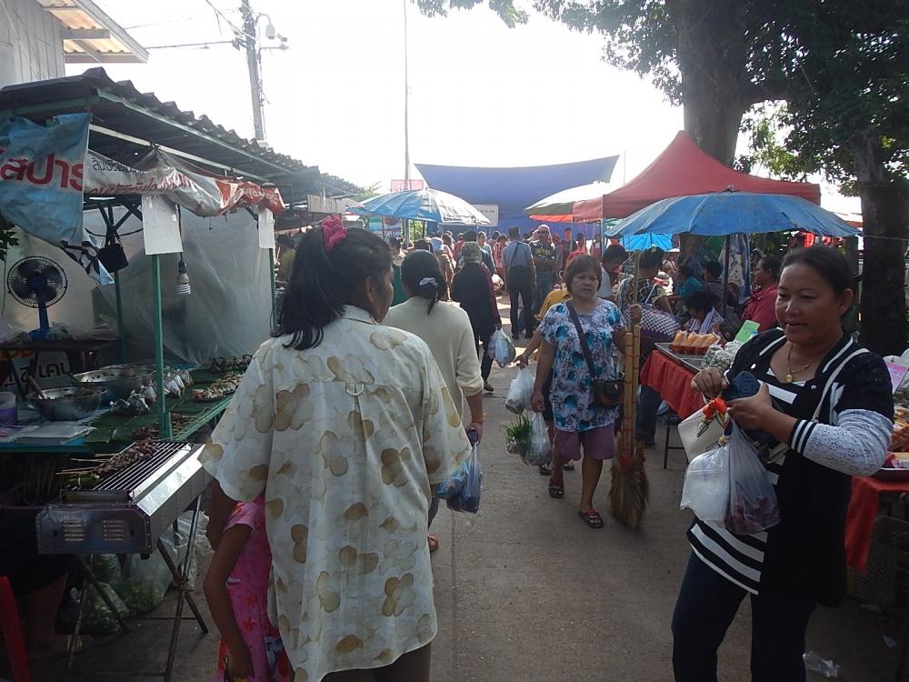 
 [center]เดินเที่ยว ชมตลาด บรรยากาศในช่วงเช้ากันก่อนครับ[/center]

