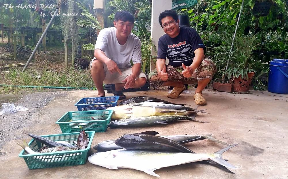 สรุป Jig ในปี 2558 ได้ประสบการณ์ Jigging เพิ่มขึ้นมาก เพราะมีปลาในเขต 30 ไมล์ทะเล ให้ตกมากขึ้น 
ลาด