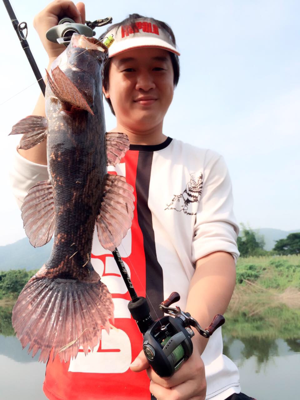 ตีได้สักพักพี่ปิงก็จัดมา1แต้ม

Rod : Storm Trickster 6'7" wt 6-16 Ex Fast
Reel : Daiwa PX68R
L