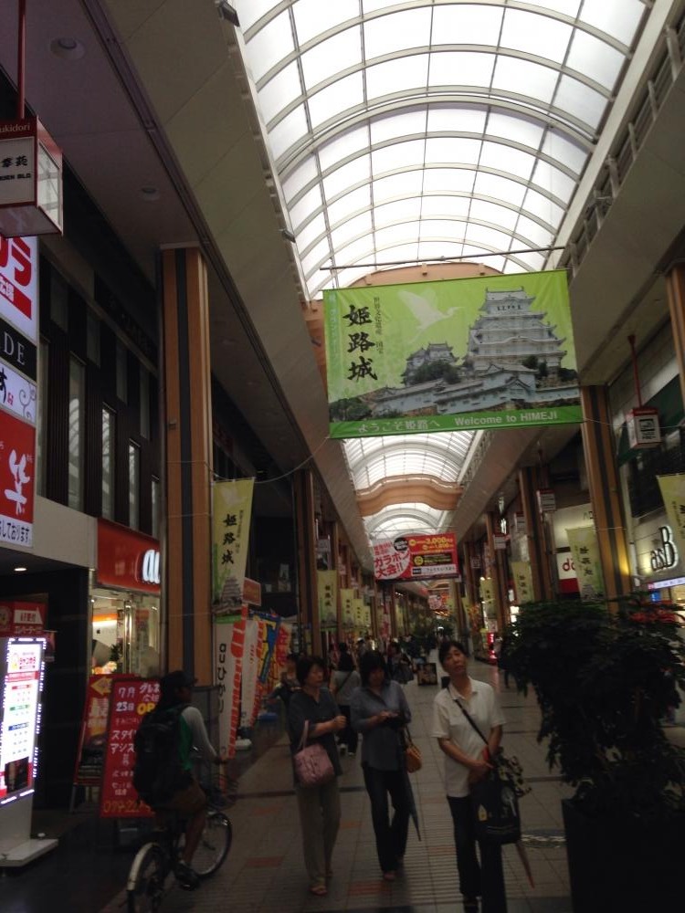 ลงรถไฟสถานีhimeji จุดประสงไปเที่ยวปราสาทฮิเมจิครับ ที่ญี่ปุ่นถ้าจะเอาจักยานขึ้นรถไฟฟ้าต้องพับได้และต