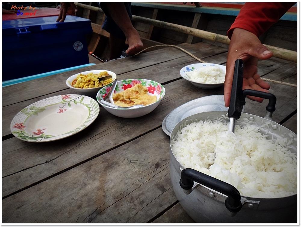 
ข้าวสวยพร้อมแล้วเช่นกัน 

เบียร์ก็ ใกล้หมดลังแล้ว ลมก็เริ่มพัดแรง 