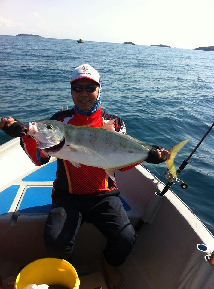 ขอฝากผลงานเรือLight Jigging แสมสารไว้สักหนึ่งลำนะครับ เรือกัปตันแบงค์ แสมสาร 