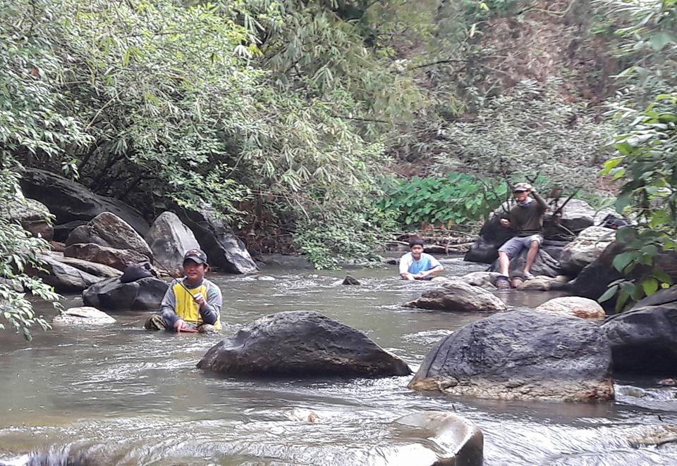 แช่น้ำเย็นชื่นใจ สบายอุรา  ปลาชนิดนี้กินง่ายครับ
แต่ต้องรู้ช่วงเวลาที่ปลาจะกินดีด้วยครับ