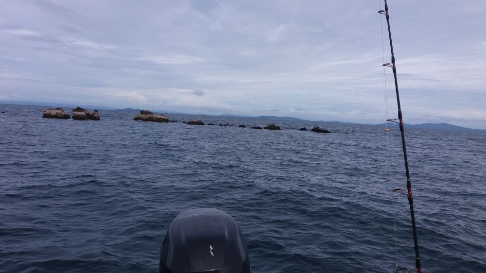 มาตกหินข้างๆเกาะง่ามคับเรียกอะไรไม่รู้คับแต่สถานที่หน้ามีปลามากคับ