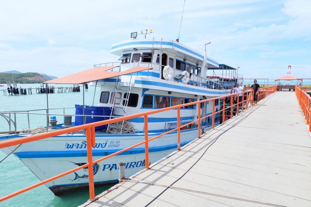 ตัดมาที่ท่าเรือเรือละกัน ทริปนี้เราใช้บริการ เรือพาภิรมย์ ของ ไต๋ตั้ม ฝีไม้ลายมือ จะเป็นงัยมาติดตามก