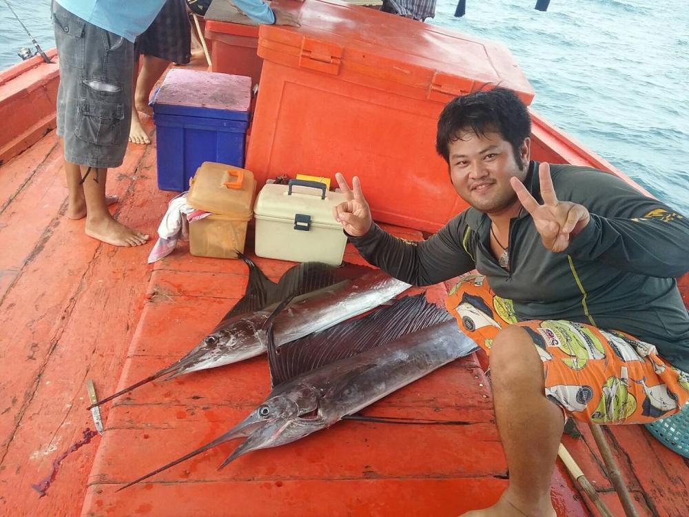 ก่อนอื่นก็ขอเเนะนำตัวก่อนคับผมน้าใสยคับ ล๊อกอิน(fishfishfishing)คับเห็นหน้าตางี้ใจดีคับรักเด็กๆด้วยค