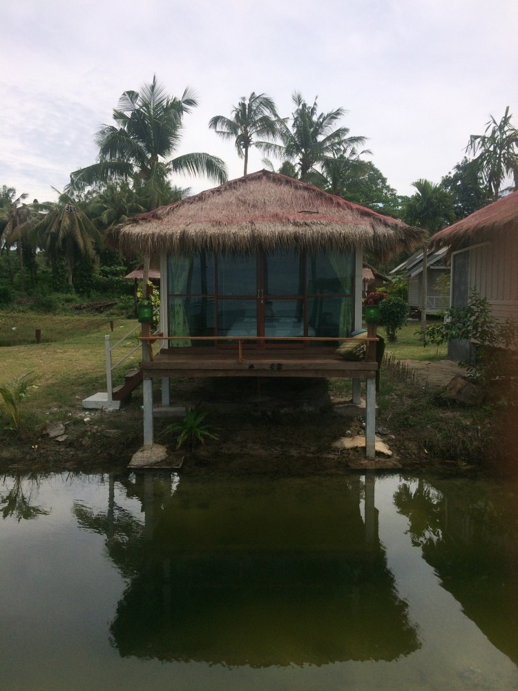 ส่วนนี้เป็นห้องพักของรีสอร์ตพรหมภักดีมีสิ่งอำนวยความสะดวกครบบรรยากาศสุดชิวเหมาะแก่การพักผ่อนมากๆครับ