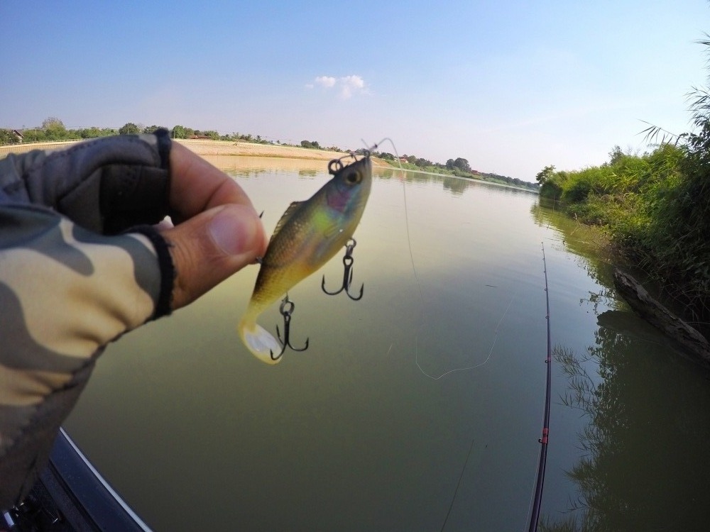  [center][b]เปลี่ยนแนว เอาปลายาง STORM RIPN SHAD โมเพิ่มเบ็ดท้าย ออกไปเจิคหน้าดินดูบ้าง น่าจะดีกว่าด