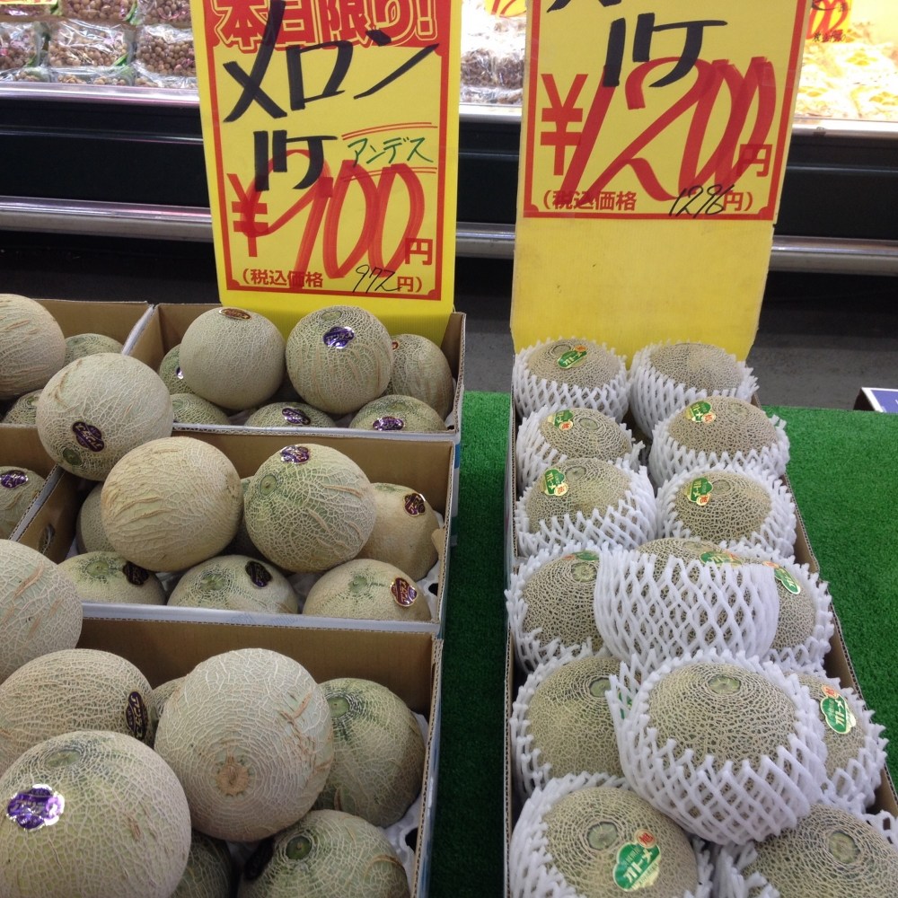 ที่ร้านนี้จ่ายค่าสตอเบอรี่ไปอีก3500เยน  ร้านผลไม้ราคาขายส่ง :cheer: