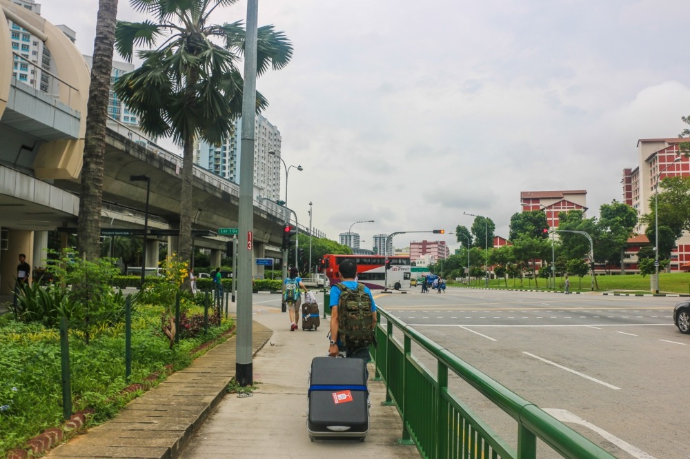  [b][center]


จากนั้นพวกเราก็ไปเดินทางโดยรถไฟฟ้า ไปยังที่พักก่อน เพื่อเก็บสัมภาระและไป Office MU