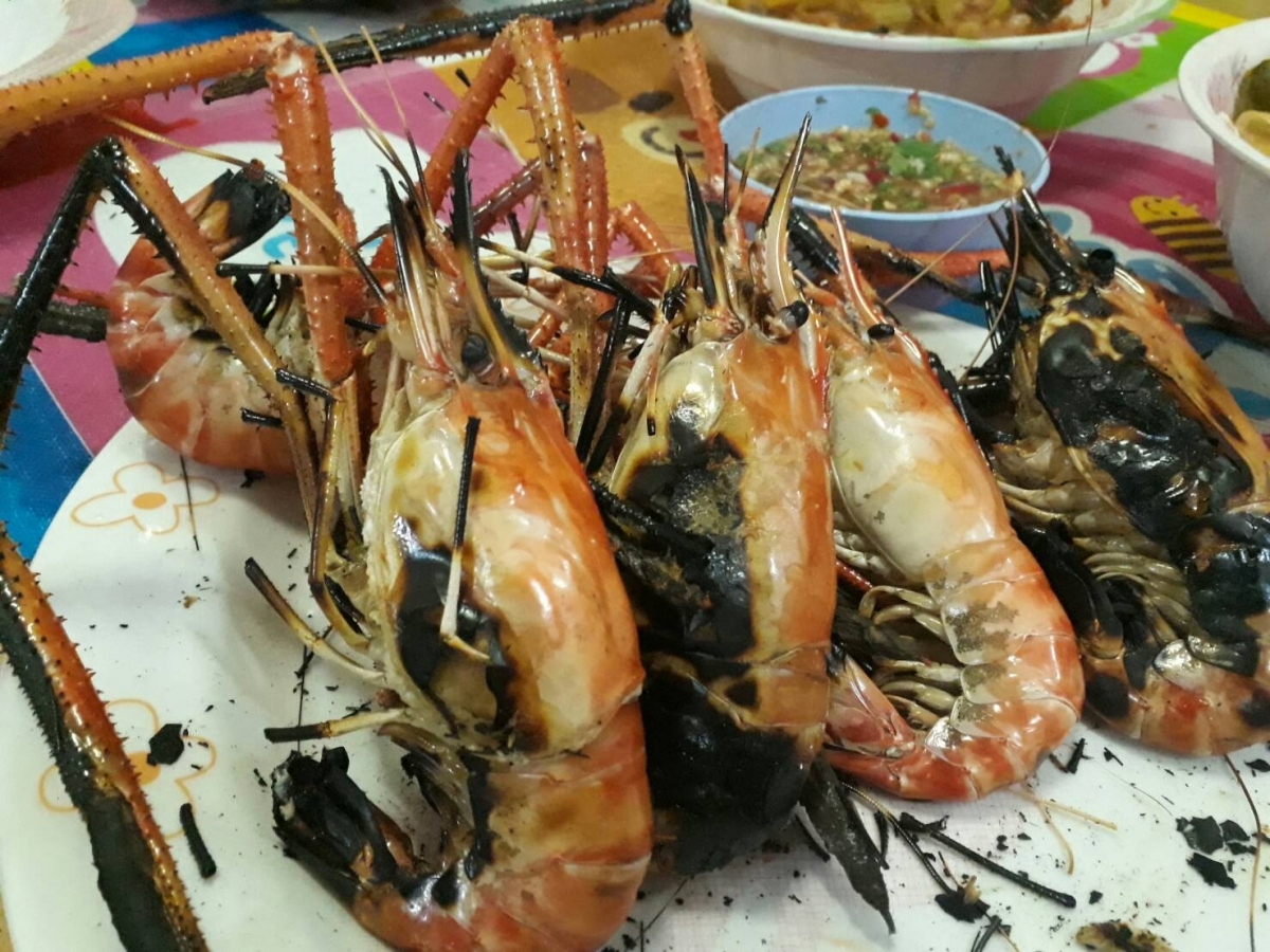 กุ้งพร้อมน้ำจิ้มพร้อม :umh: :umh: