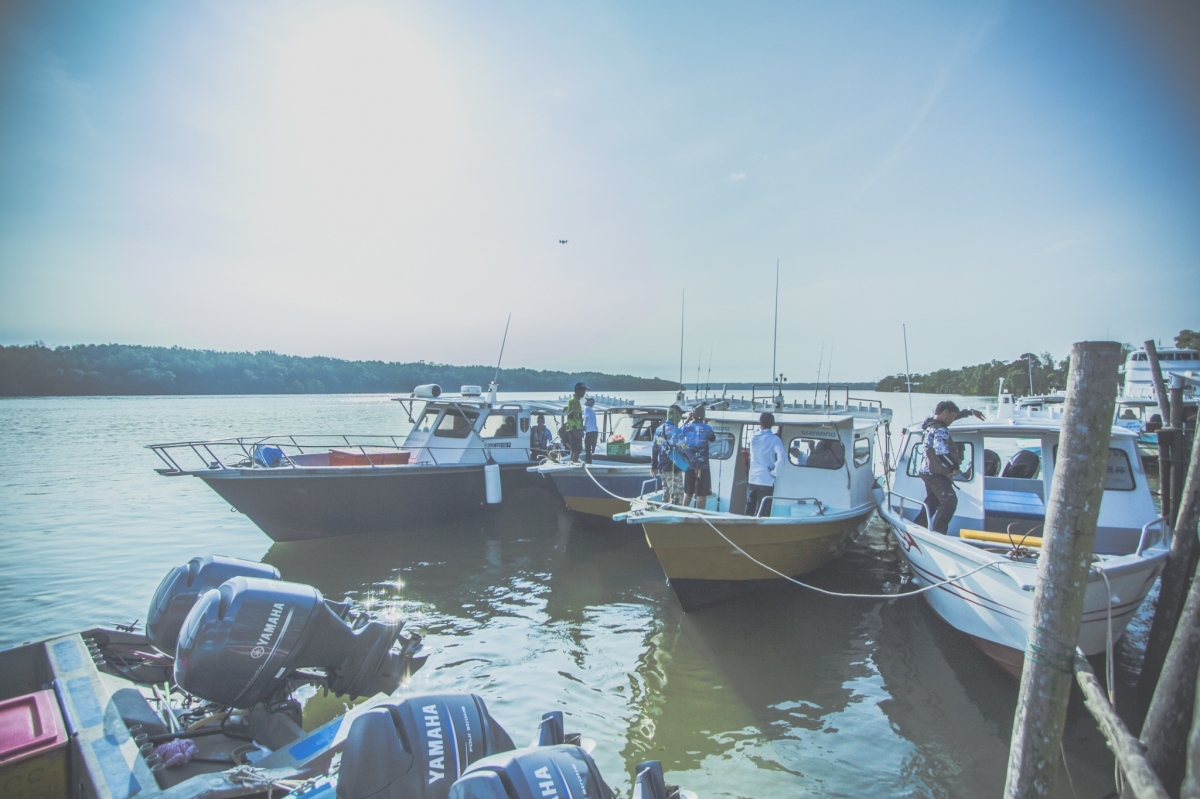  [center]บรรยากาศ ที่ท่าเรือ ที่เป็นจุด ลงเรือ และศูนย์ของการจอดเรือ
เรือทุกลำ จะออกช่วงเช้า กลับ ช