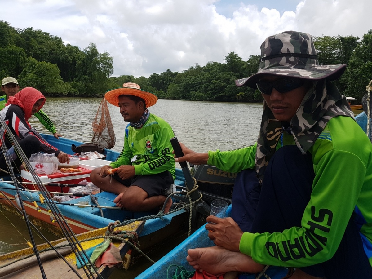 กองทัพเดินด้วยท้อง ต้องคล้องเรือติดกันเพื่อกินๆๆๆ