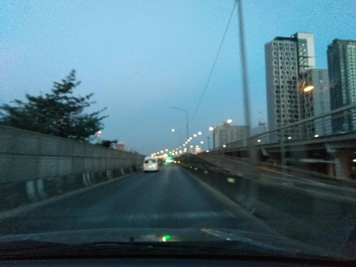 ออกเดินทางแต่เช้าตรู่ มุ่งหน้าไปสะพานซังฮี้ ในขณะที่หลายคนกำลังนอนฝันดี