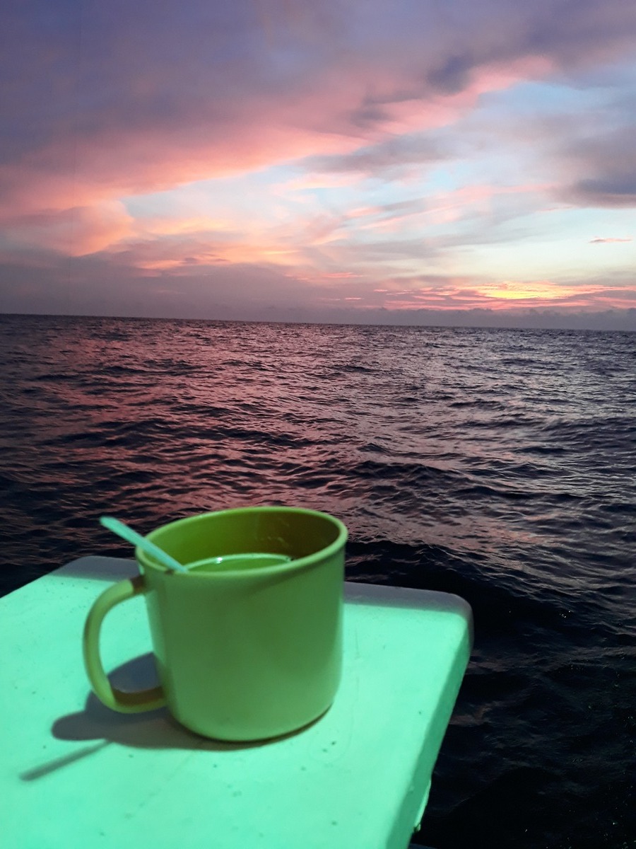 กาแแฟยามเช้าในทะเลมันได้ฟิลลิ่งจริงๆๆ