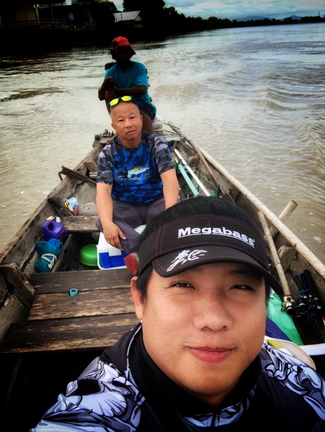 สำหรับสถานที่ลงเรือของที่นี่ก็คือ หลังที่ว่าการอำเภอบ้านโพธิ์ ซึ่งสะดวกต่อการจอดมากครับ ท่าลงเรือก็เ