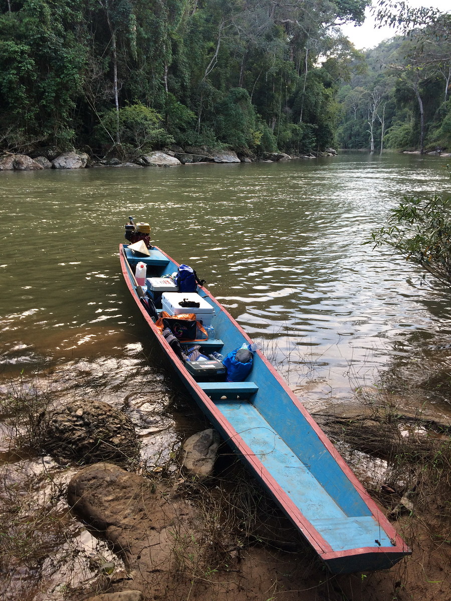 

... จอดเรือเสร็จ เราก็ขนของลง เตรียมตั้งแคมป์ กางเต็นท์ ทำอาหารเย็น ...

 :cool: :cool: :cool: