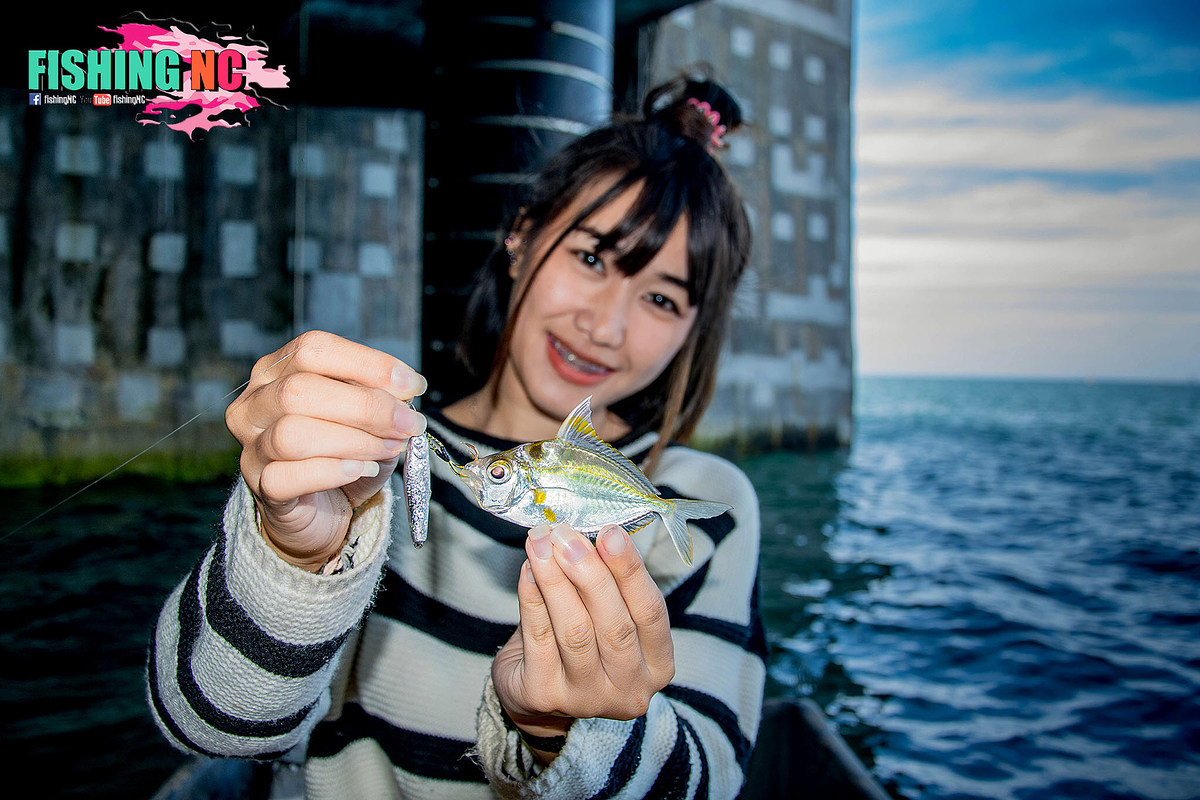 นี้ไงรูปสวยๆ #ปลาแป้นชนิดที่3ค่ะ  คือปลาสีเงาสวยมาก หลงรักเลยค่ะ อิอิ
เอ็นหนิงเป็นคนที่ชอบถ่ายรูปกั