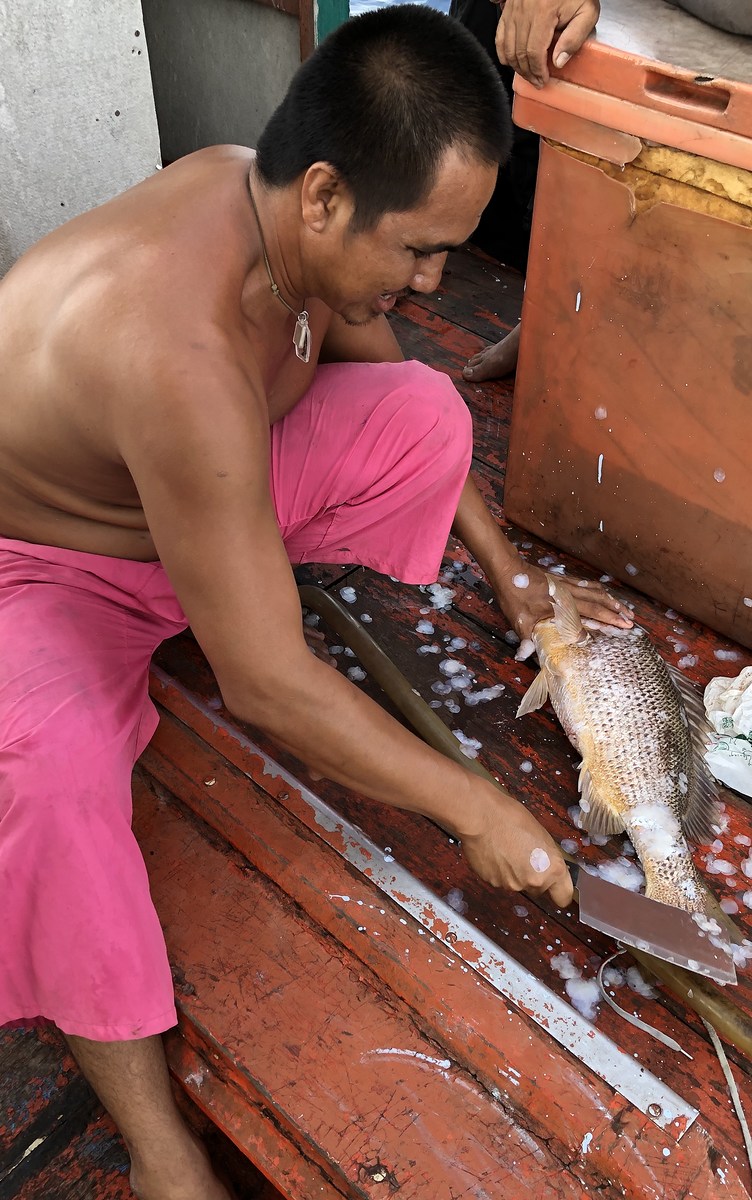 ถ้าเพื่อนๆนักตกปลา สมาชิกชาวสยามฟิชซิ่งชอบกินปลาดิบสดๆบนเรือ แบบนี้ ต้องไปกับทริปลุงแอ๊ด
ได้กินแน่น