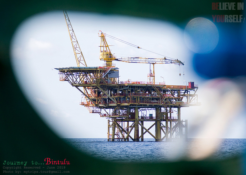 Oil Rig in my frame-of-View. :cool: