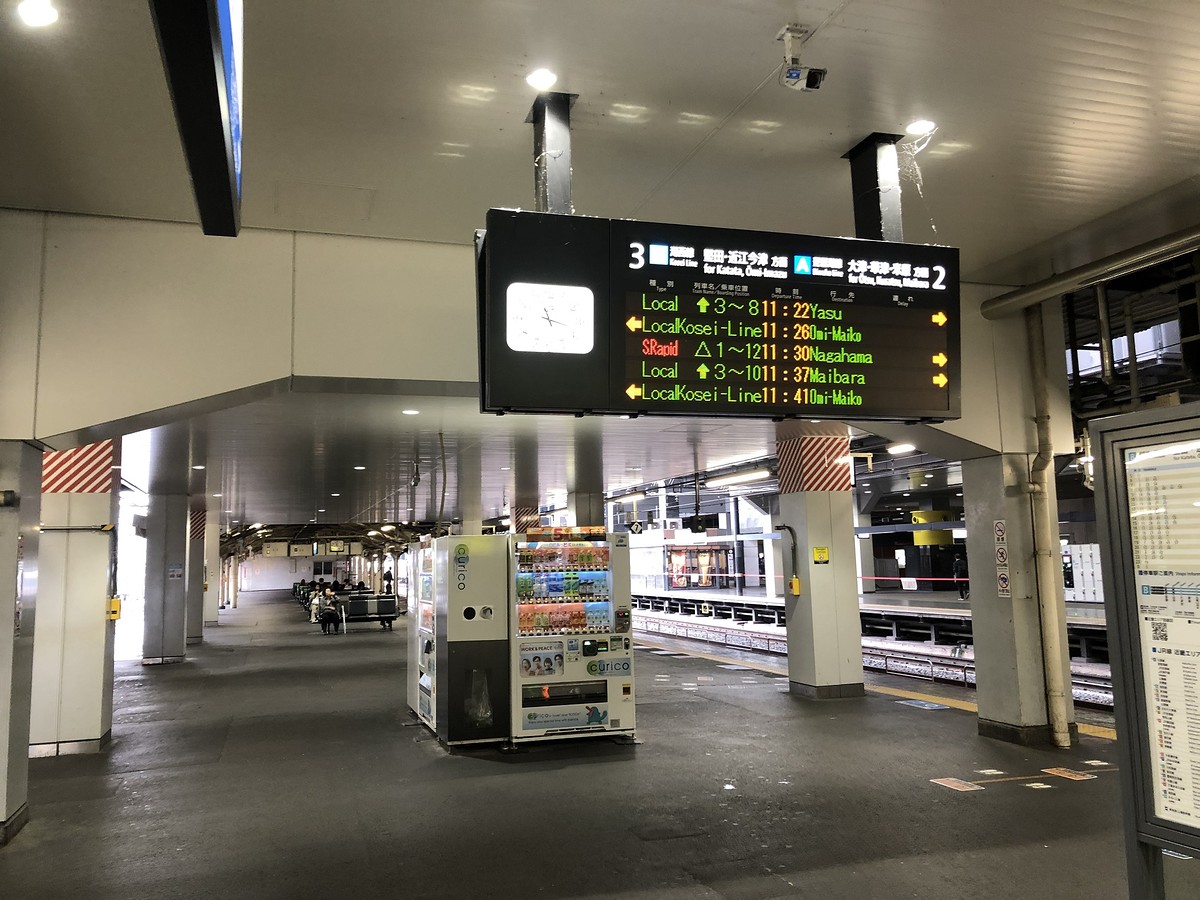 

 [center]ราวชั่วโมงกว่าๆ ก็มาถึงสถานีเกียวโตครับ เลยเวลาคนไปทำงานแล้ว ทำให้ชานชะลาดูโล่ง[/center