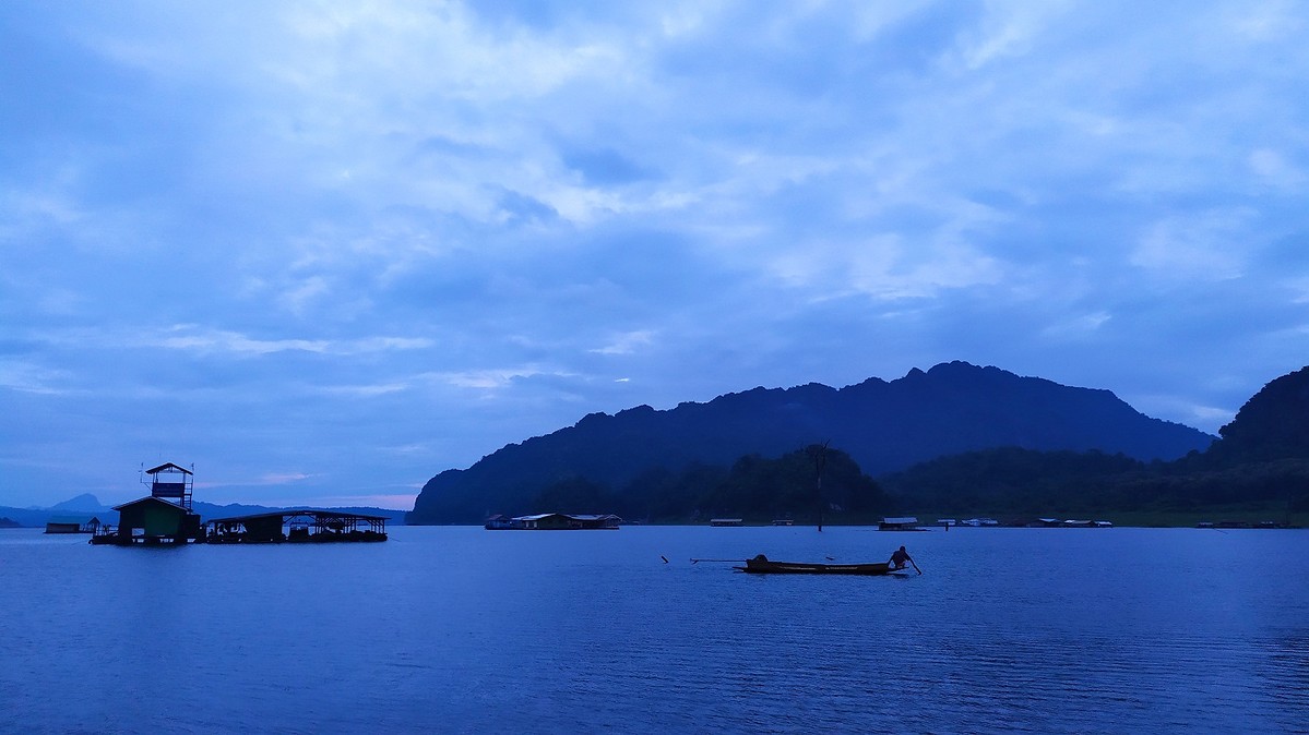  [center][b]ถึงท่าลงเรือ ทริปนี้นัดไต๋จิ๋วไว้ตอนเช้ามืดครับ 
 :love: :love: :love: :love: :love: :l