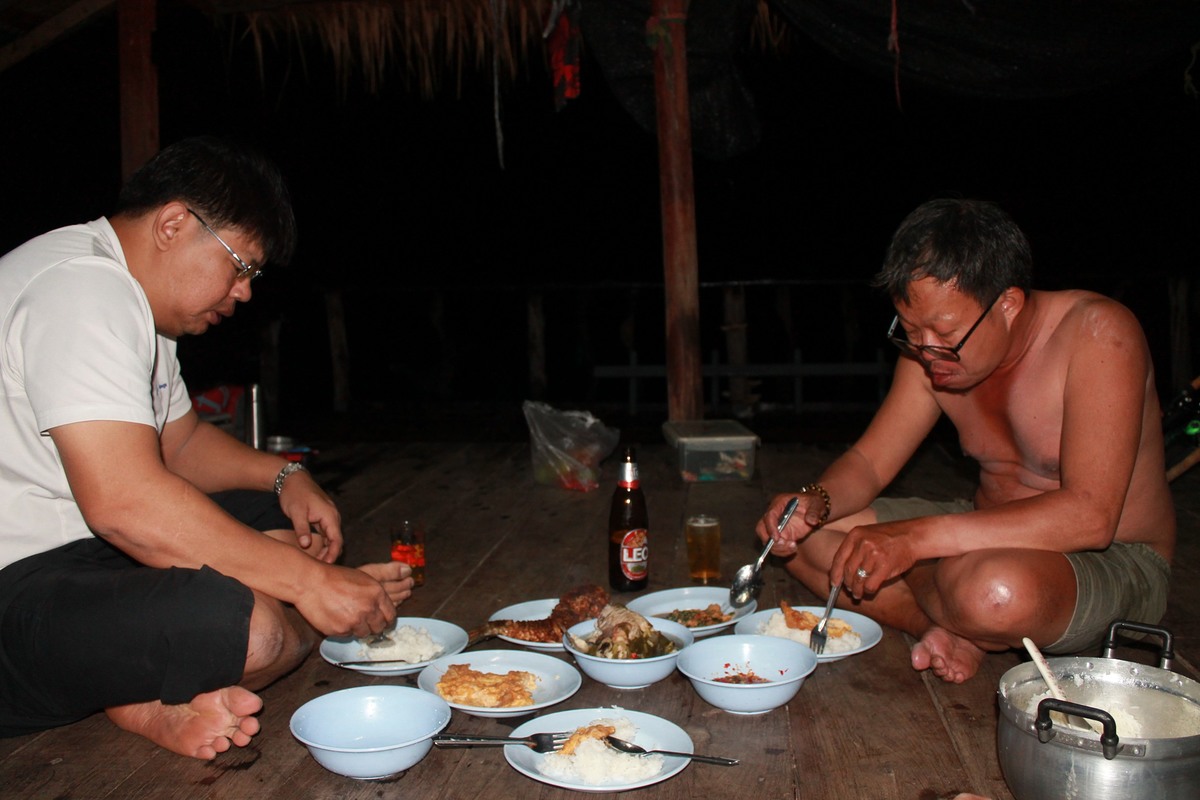 ทริปนี้มากันสามคนทำกับข้าวง่ายๆกินกันเองเมนูปลากระสูบ ก็อร่อยเหมือนกันนะเนี่ย :laughing:
