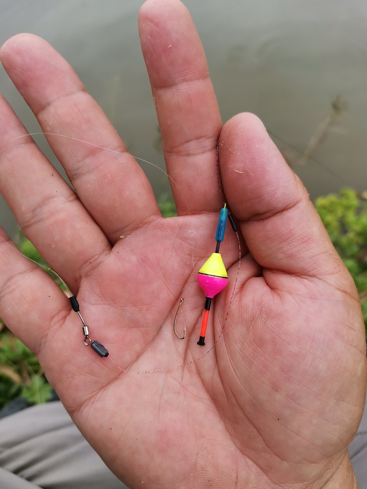 ตัวเบ็ดตก micro fishing โดยเฉพาะจะหาในบ้านเรายากหน่อยครับ ผมก็ได้มาจากของมือสองญี่ปุ่นส่วนหนึ่ง แต่เ