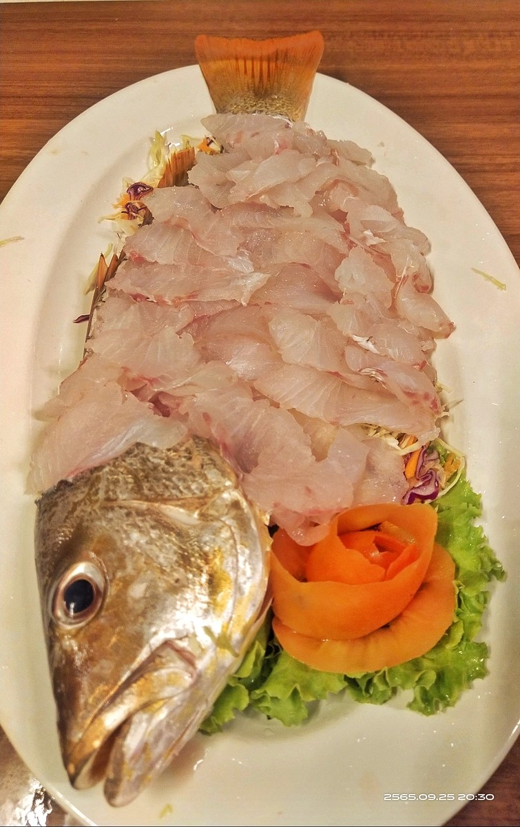 ตกเสร็จ ลูกค้าอยากกินแบบซาชิมิ ไต๋นัย ก็จัดให้ได้คับ

สนใจตกปลาแนวจิ๊กกิ้ง ติดต่อ Tel.0963381337 F