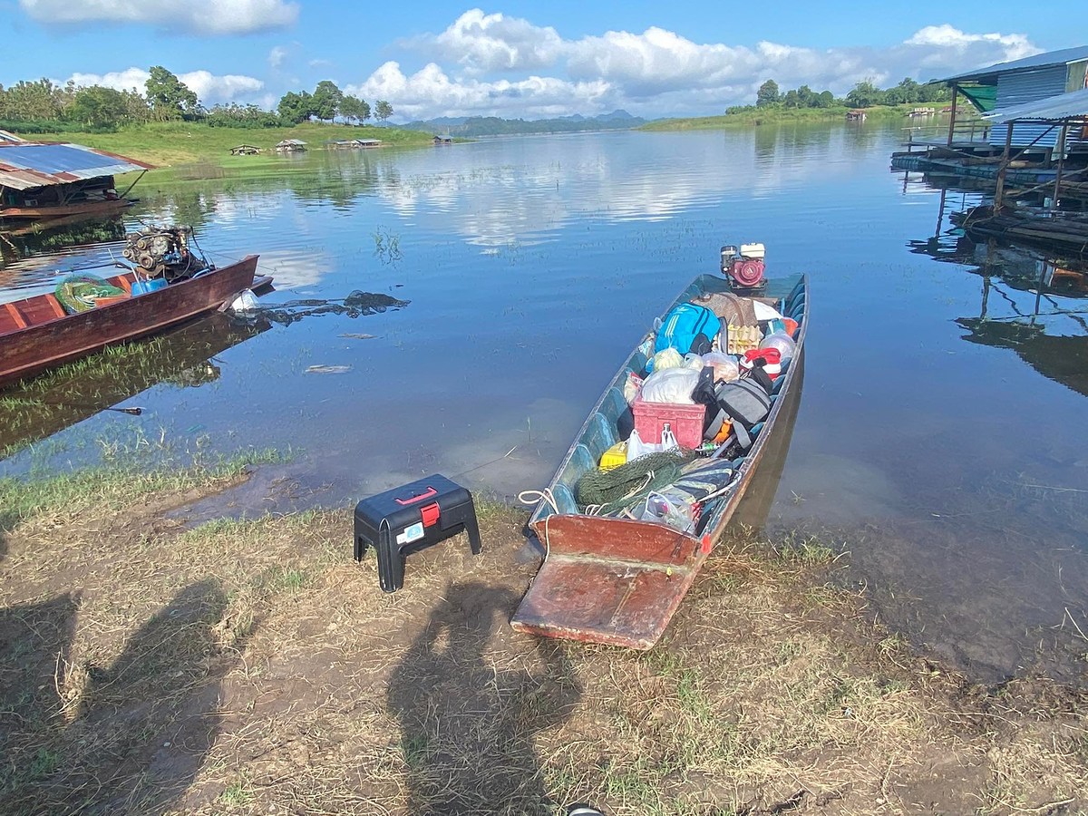  [b]คนและของเราเยอะครับต้องใช้เรือ3รำในการลำเลียงเข้าหมาย ลำนี้ อาจารย์เล่ลุยเองครับลูกเจ้าพระยาน้ำท