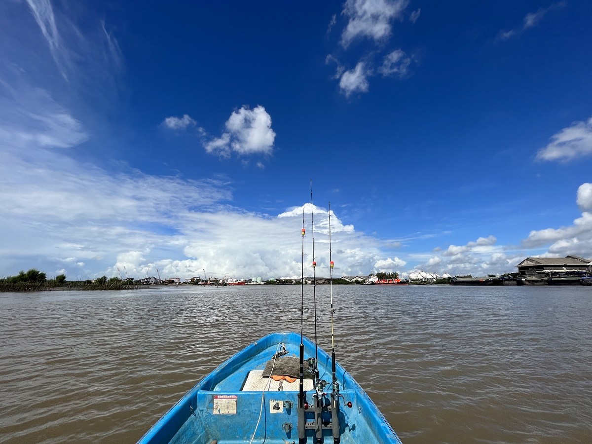 ผมขับเรือเร็ว ผ่านใคร ขออภัยนะครับ 