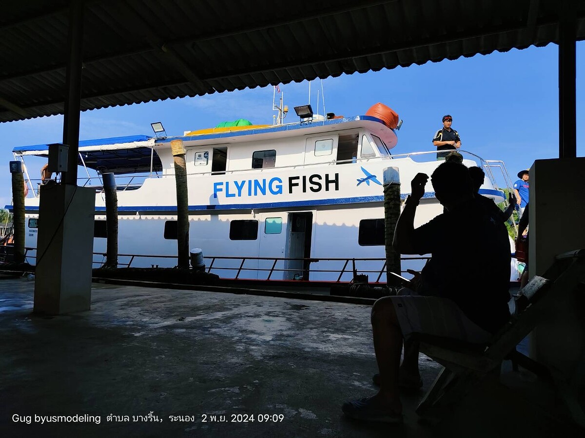 เรือสวยๆ เพิ่งขึ้นคานเสร็จพร้อมรับ