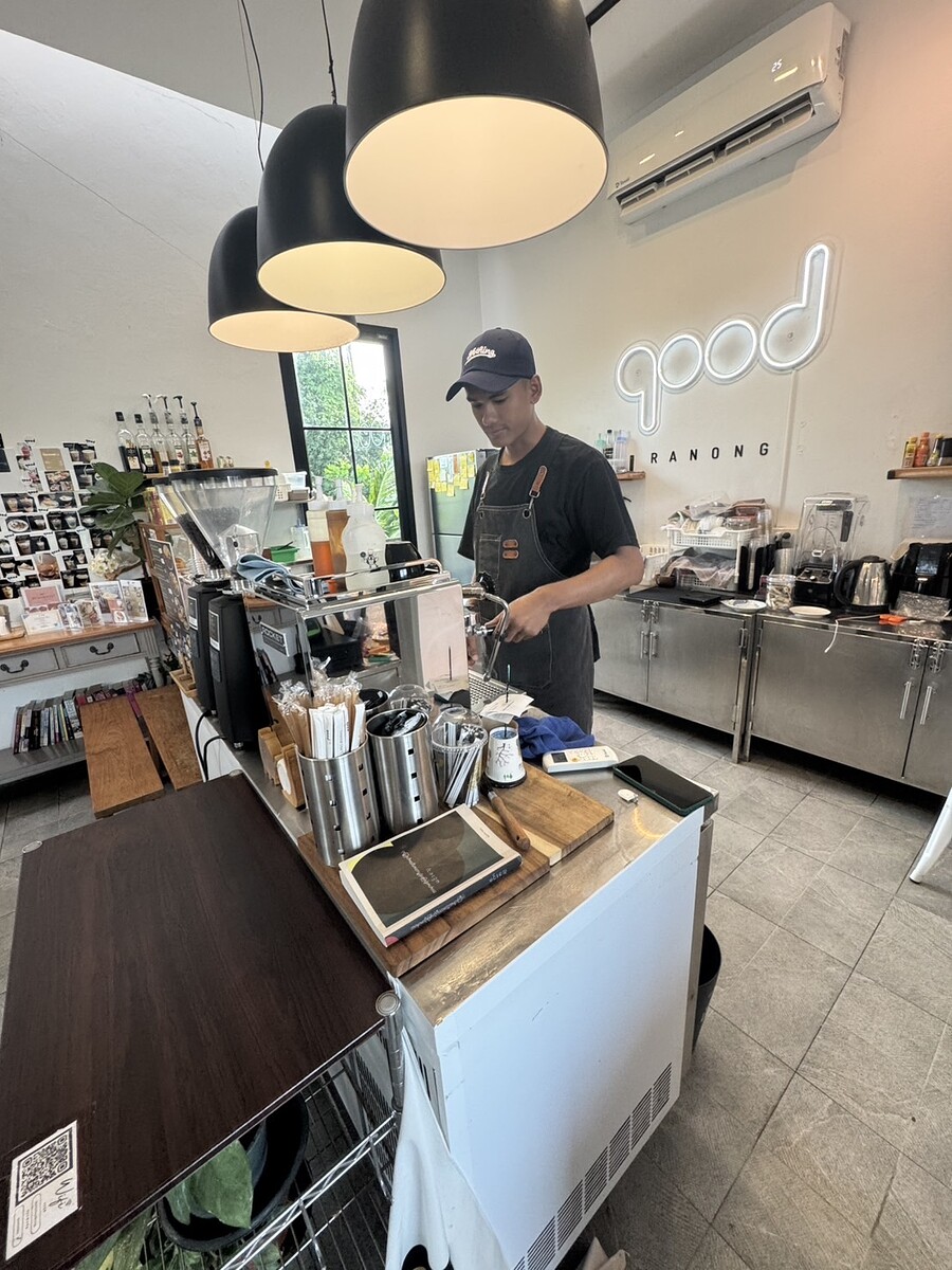 ร้านกาแฟ มีเค้กพรีเมียม กาแฟพรีเมี