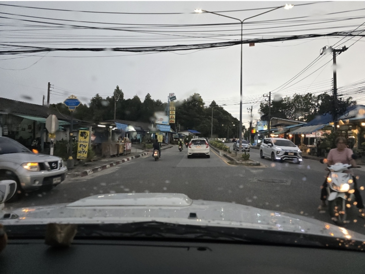  [b]หาร้านซื้อเหยื่อกันต่อฝนก็ตกครับ