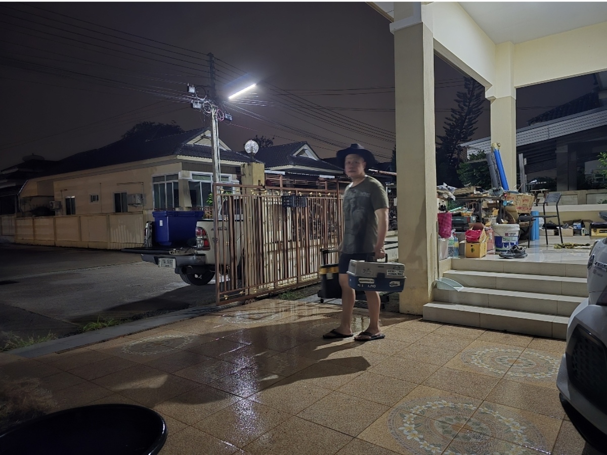  [b]ฝนตกปรอยๆครับเตรียมขึ้นของบ้างส่