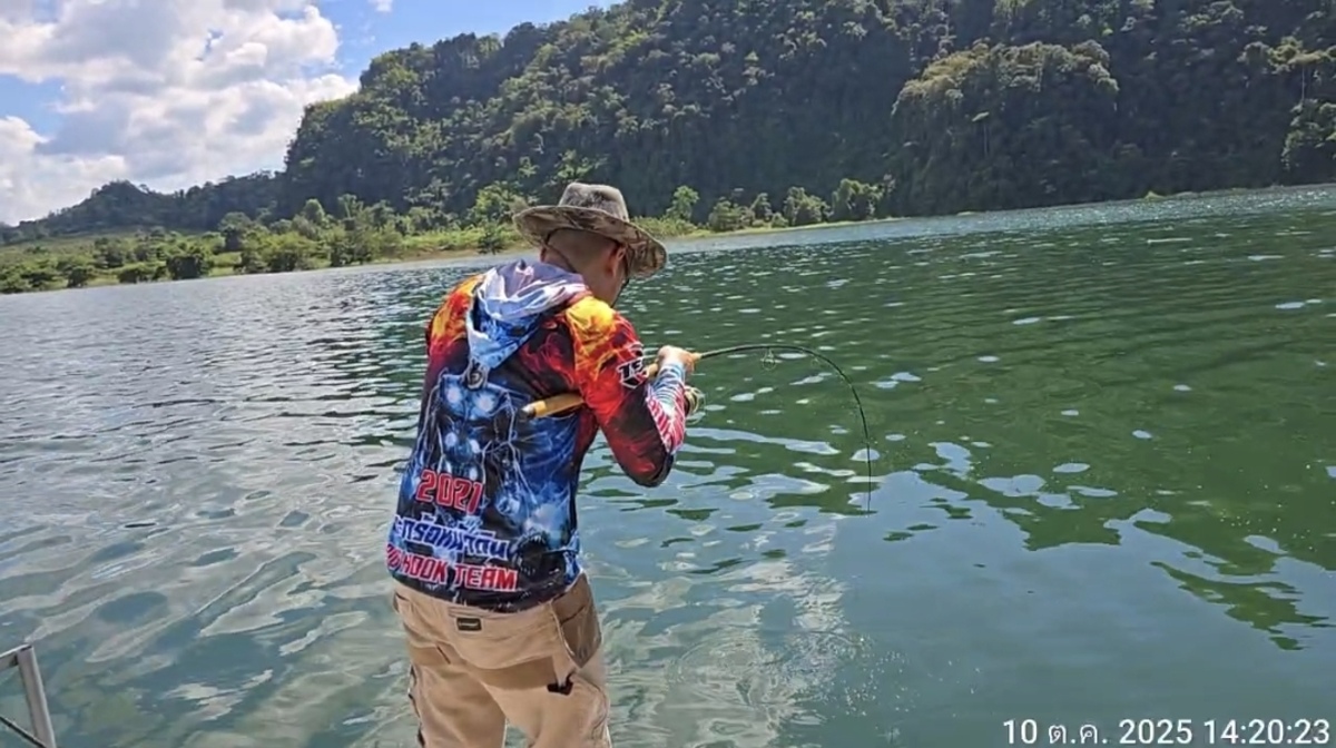  [b]วิ่งเข้าใต้แพเฉย[/b] :cheer: