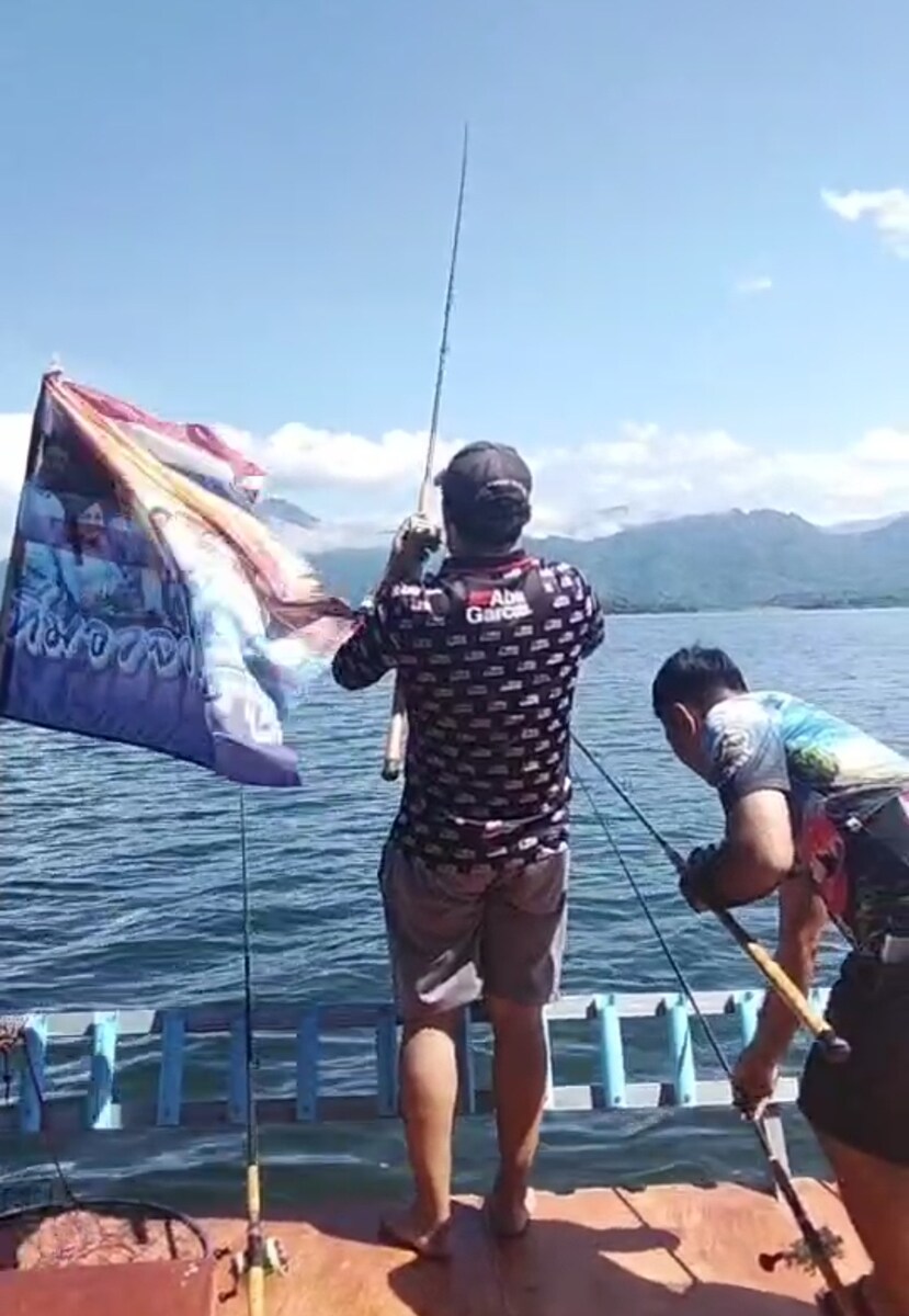  [b]อาจารย์ก็เย่อปลาครับ[/b] :cheer: